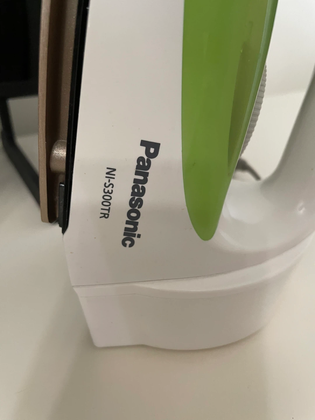 Panasonic NI-S300TR Steam Iron - photo 3