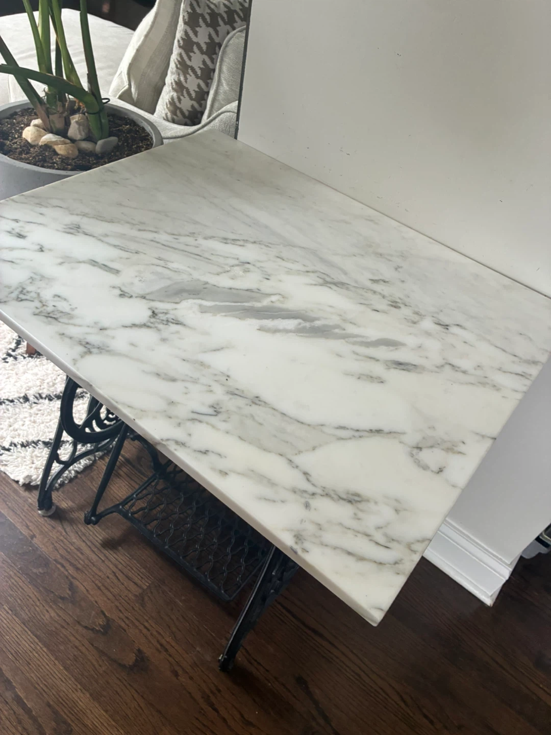 Vintage Sewing Machine Table with Marble Top - photo 3