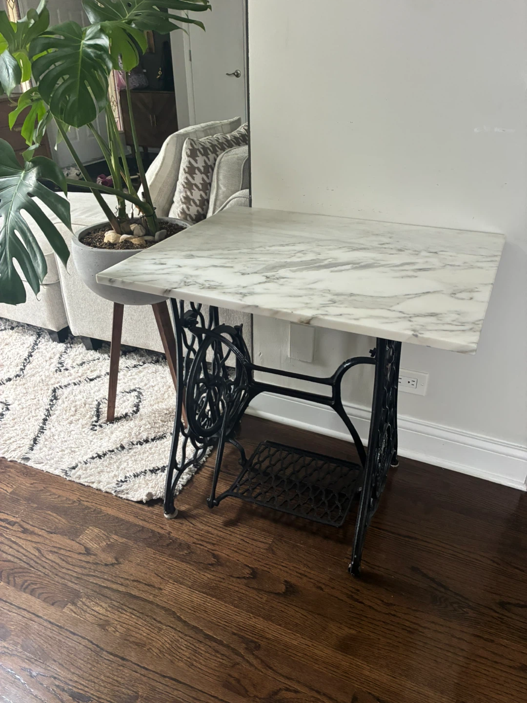 Vintage Sewing Machine Table with Marble Top - photo 2