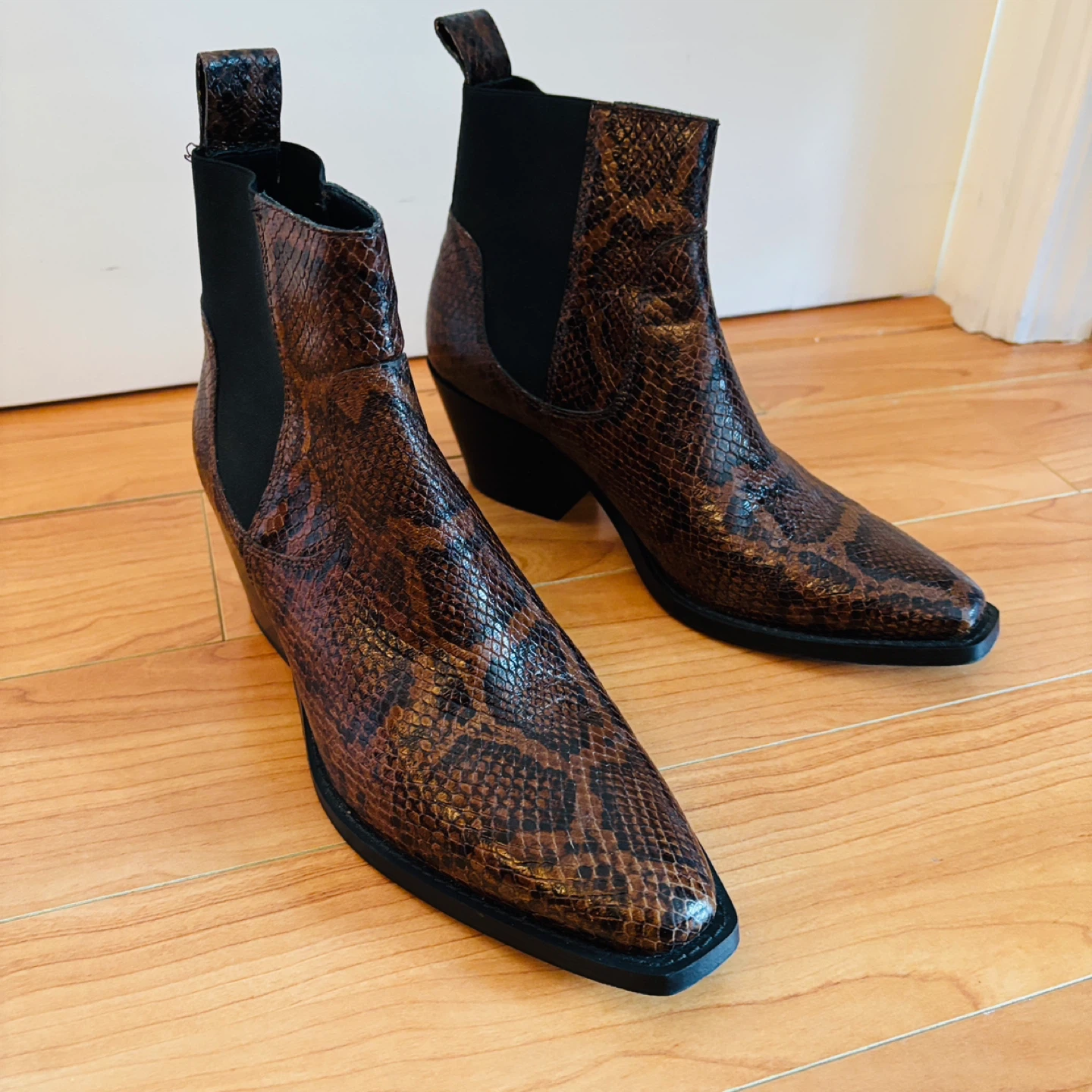 *New* Everlane Snake Leather Chelsea Boots - photo 3