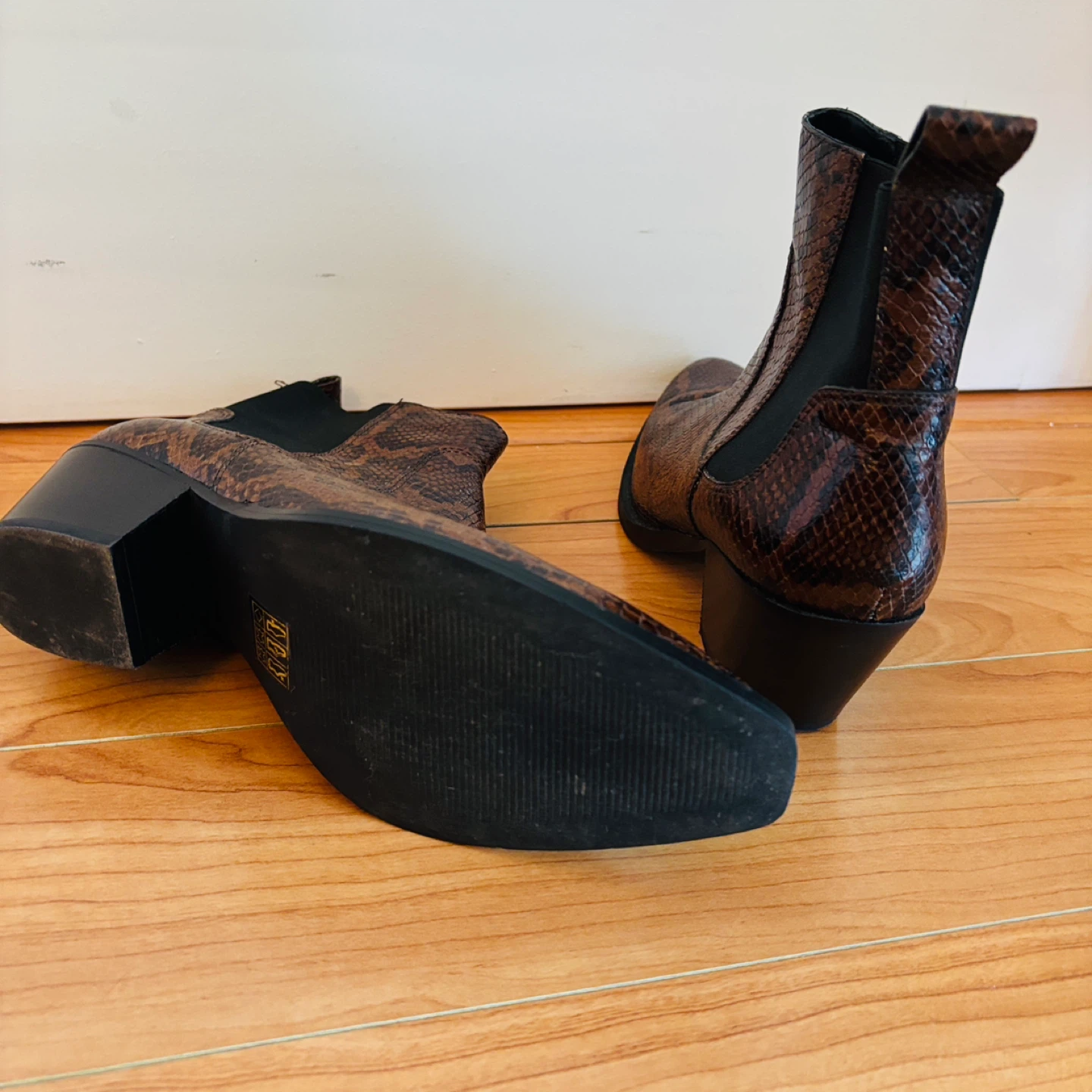 *New* Everlane Snake Leather Chelsea Boots - photo 2