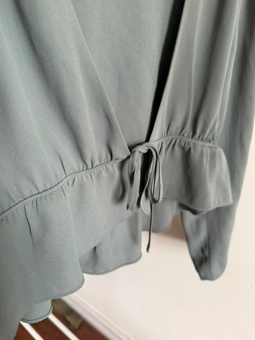 Aritzia / Sunday Best Sage Green Tie-Front Blouse - XS - photo 5
