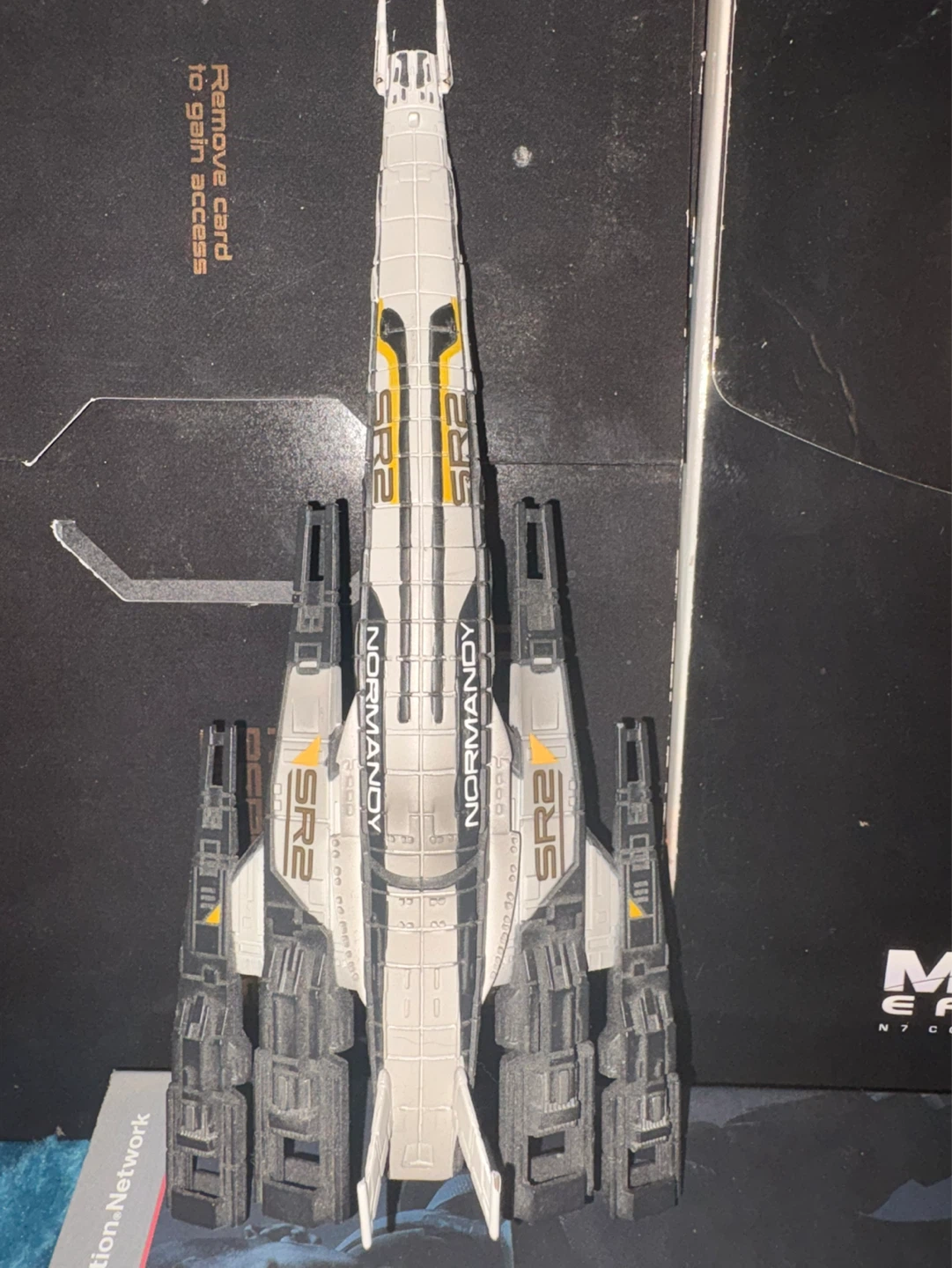 Mass Effect Collectors Edition Bundle: Art + Games [PS3] - photo 3