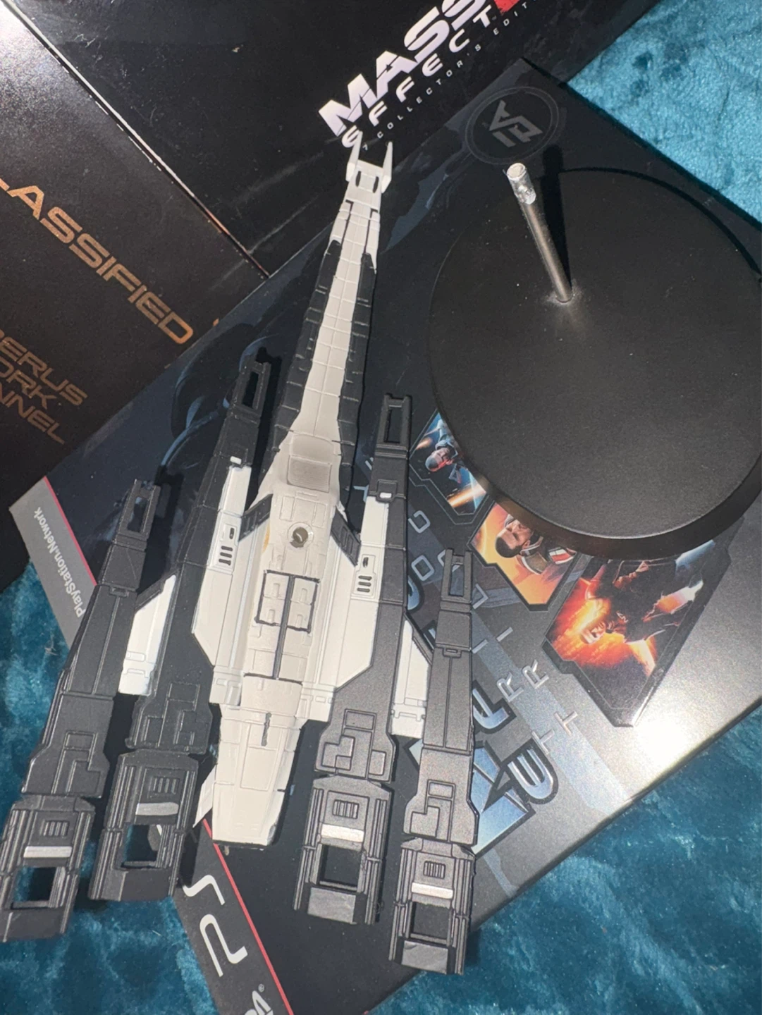 Mass Effect Collectors Edition Bundle: Art + Games [PS3] - photo 2