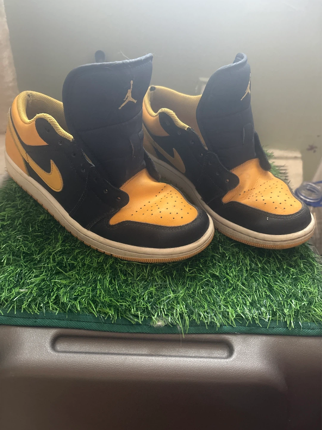 Jordan 1 Low Sneakers - Yellow & Black