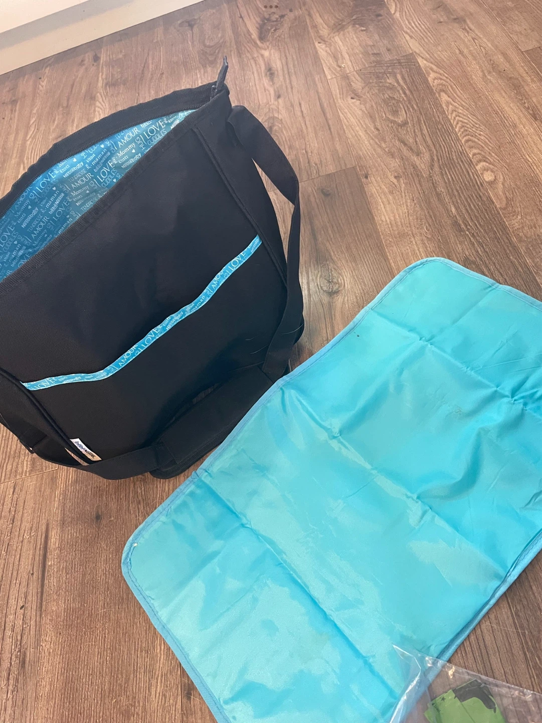 Nestlé Baby Diaper Bag with Changing Pad - photo 2