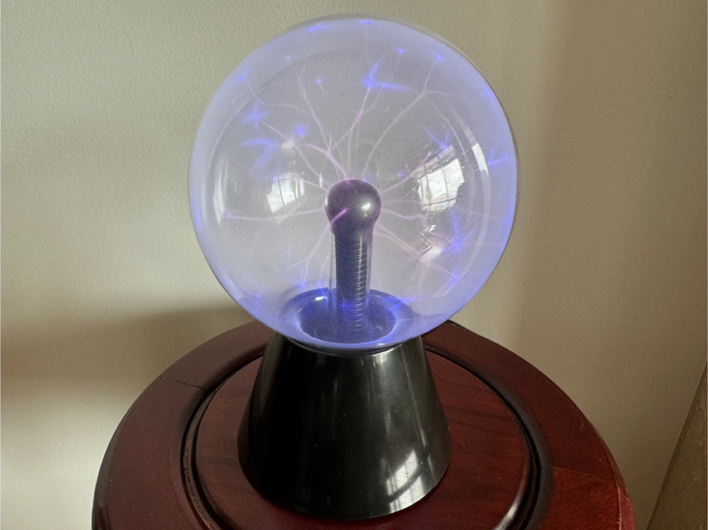 Interactive 6″ Plasma Ball – Purple with Black Base