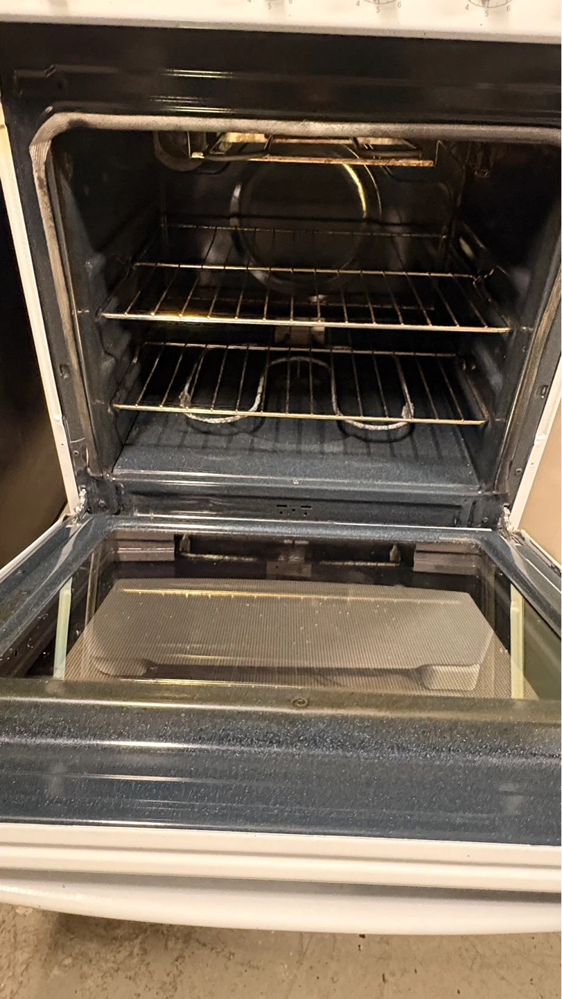 White GE Electric Coil Top Stove with Oven - photo 3