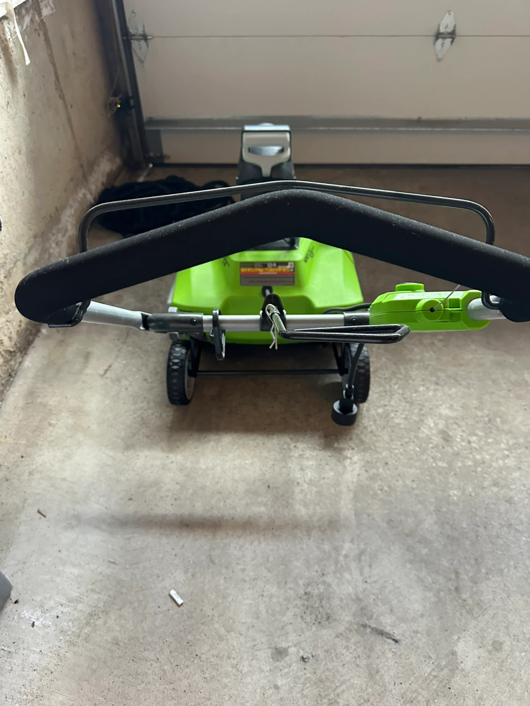 Greenworks 120 Volt 13 Amp Electric Snow Thrower - photo 4