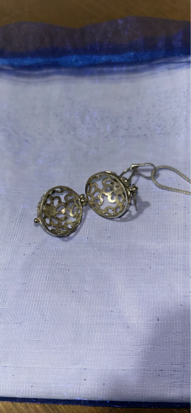 Beautiful 725 silver filigree ball locket and chain - photo 4