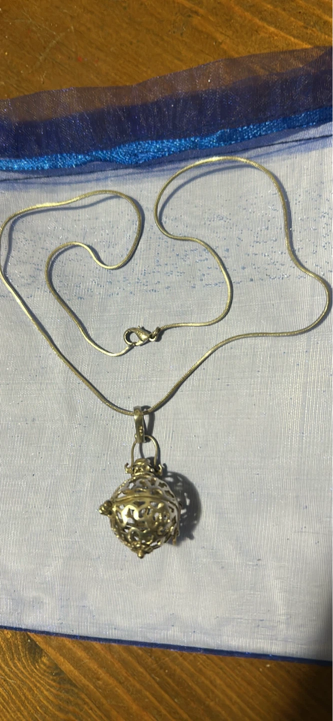 Beautiful 725 silver filigree ball locket and chain - photo 2