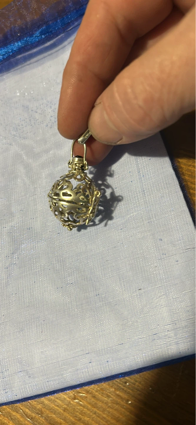 Beautiful 725 silver filigree ball locket and chain - photo 3