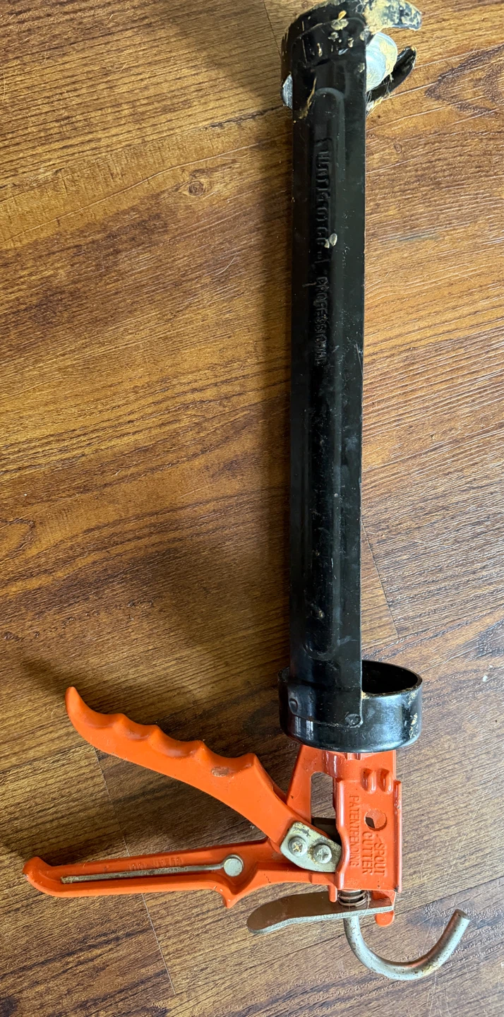 PROFESSIONAL Caulking Gun