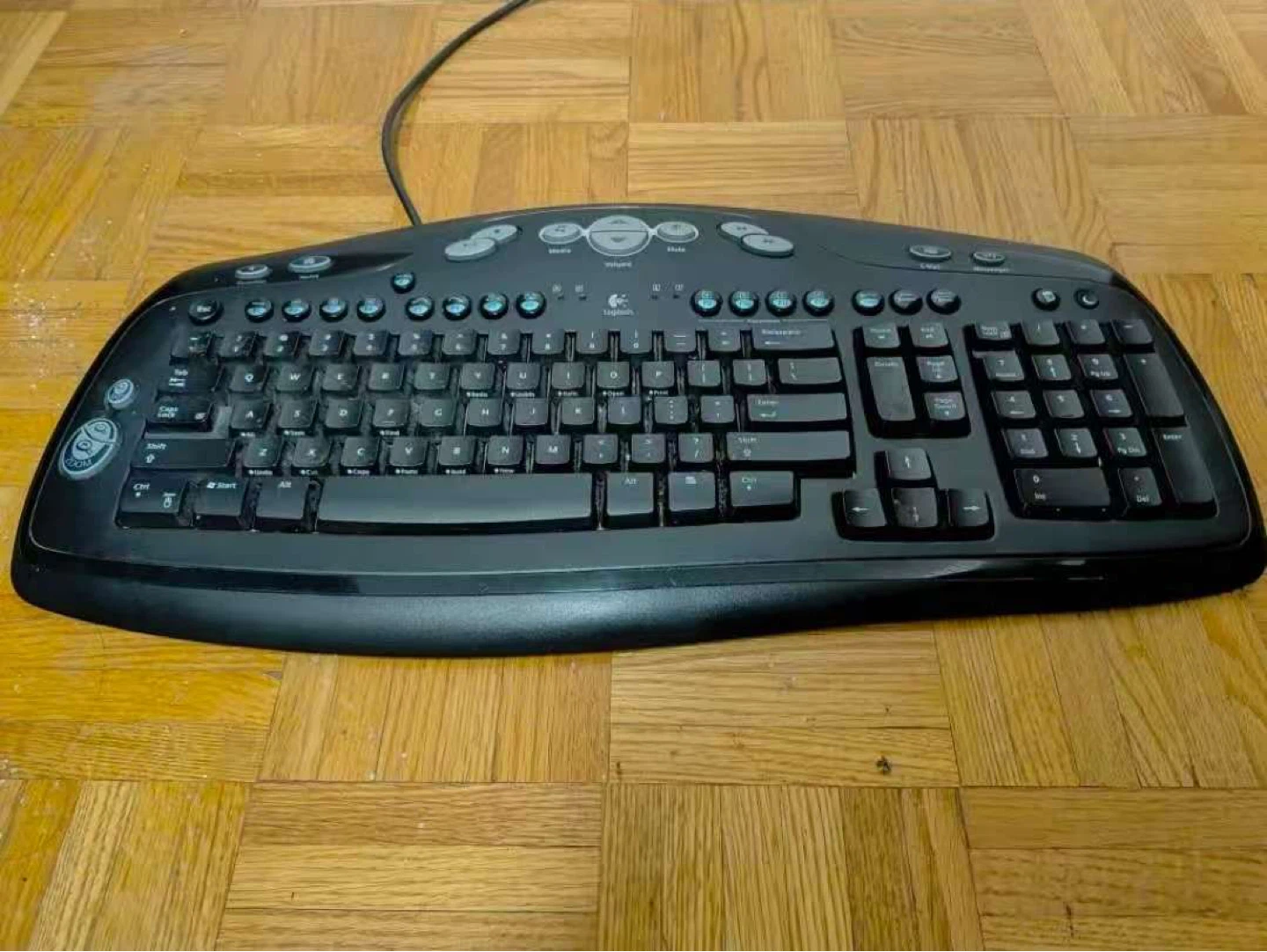 Logitech Multimedia Keyboard