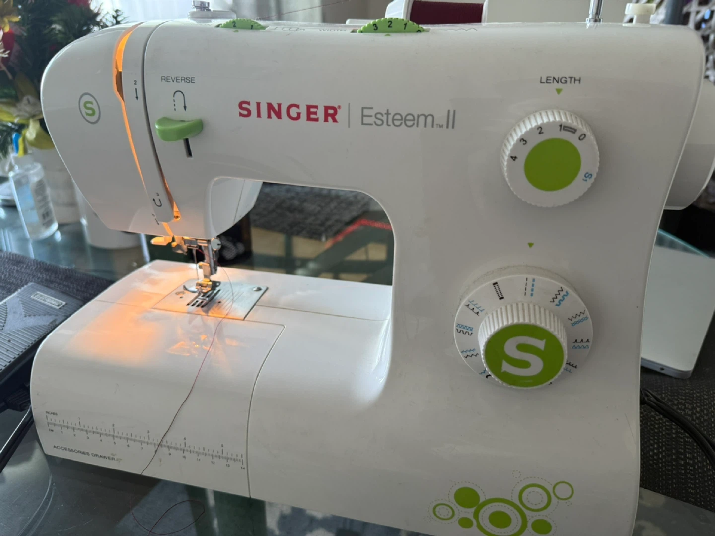 Singer Esteem II Sewing Machine - photo 2