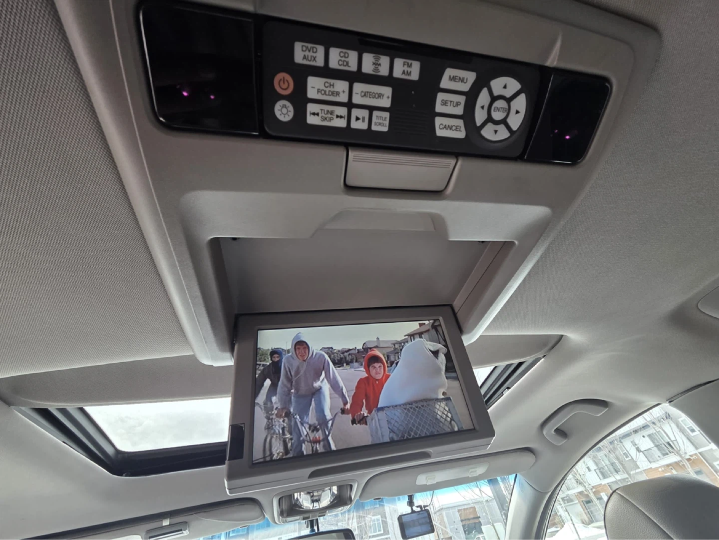 Grey Honda Odyssey Minivan 2012 - photo 4