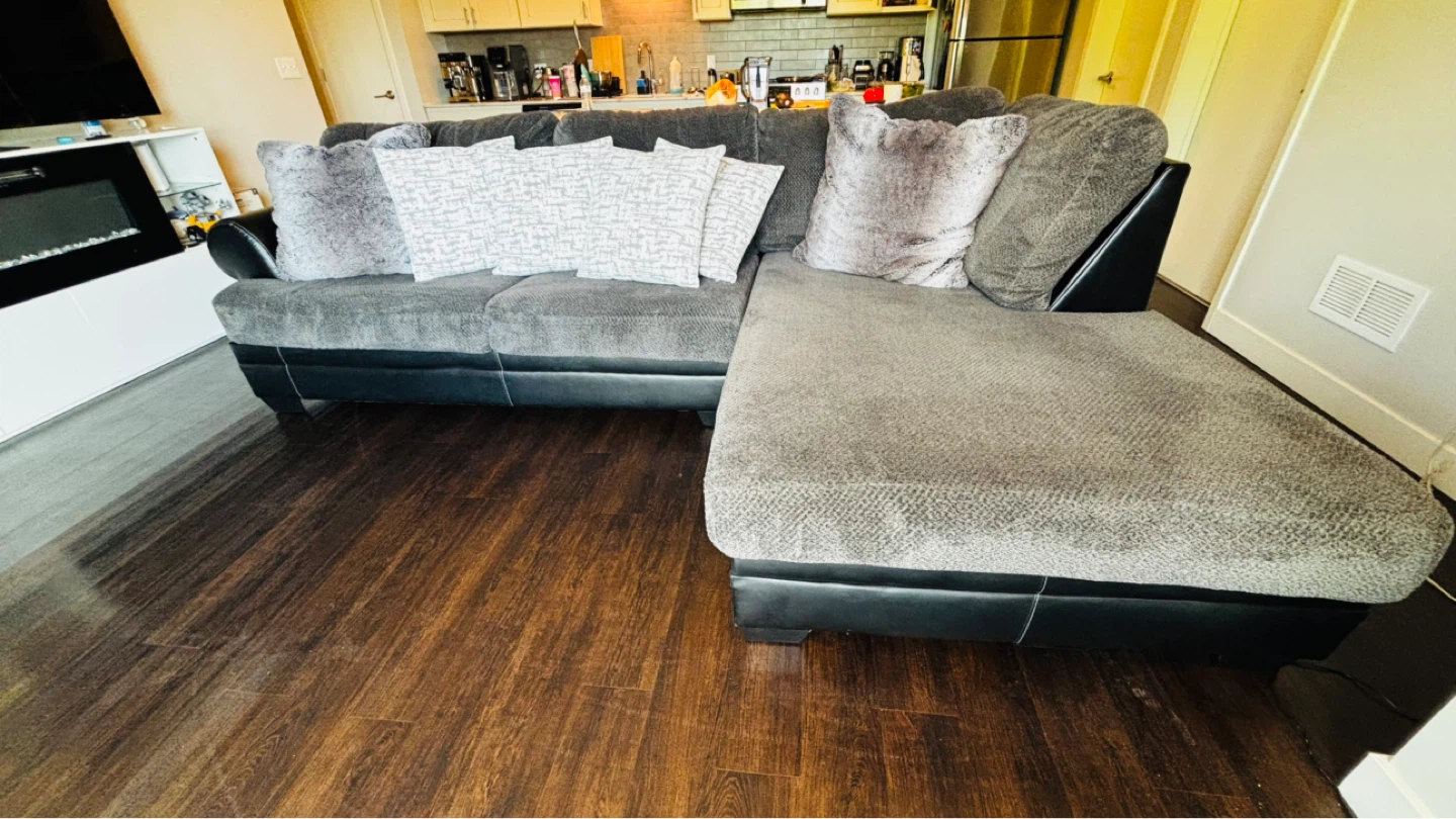 Sectional Sofa with Chaise - photo 2