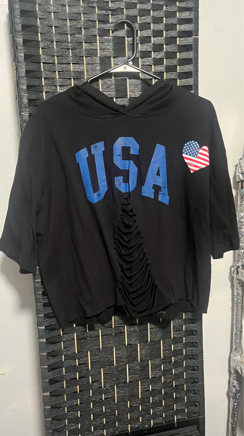 Black Distressed "USA" Graphic Top size XXL
