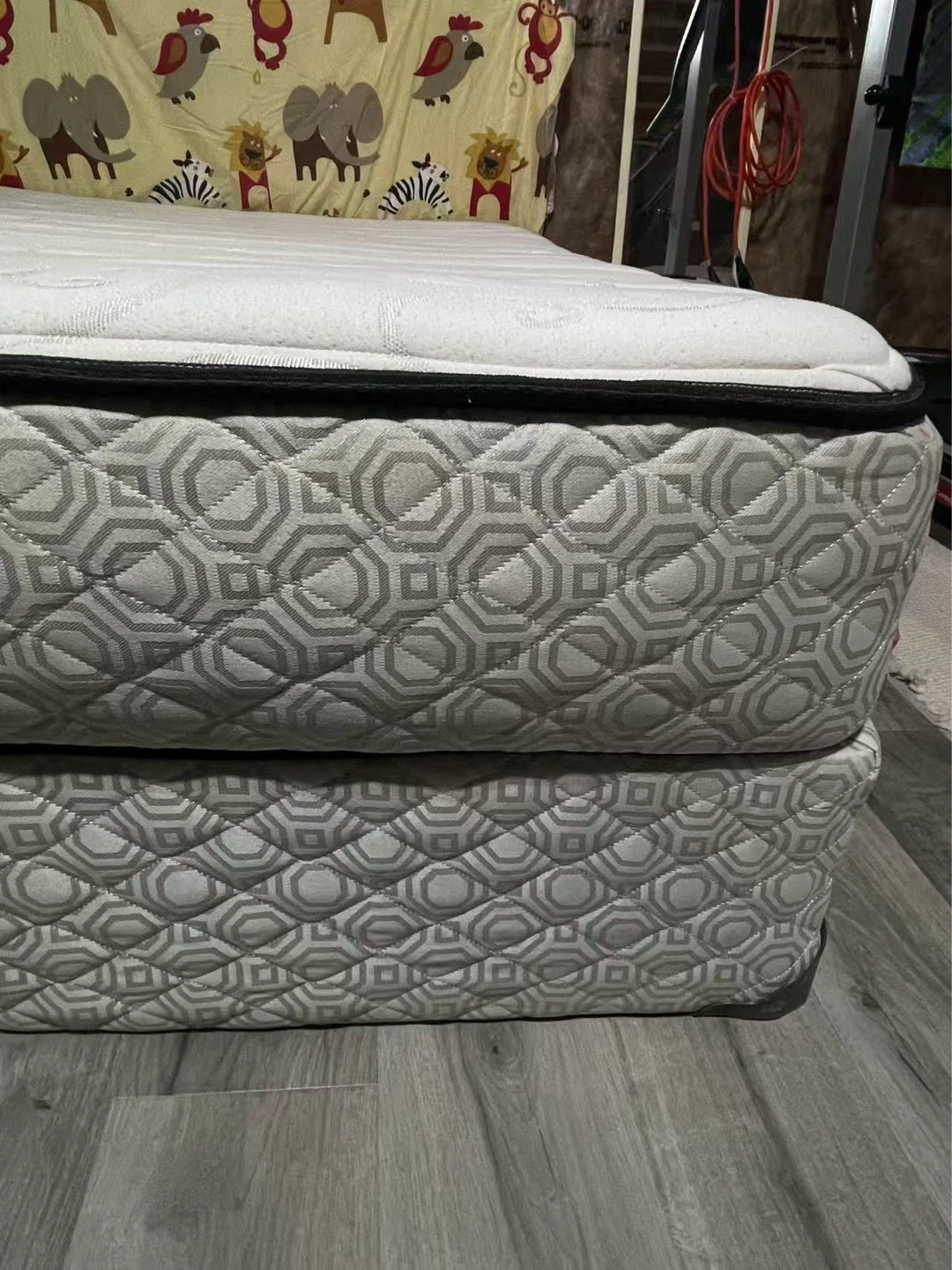 Sealy Posturepedic Mattress - photo 2