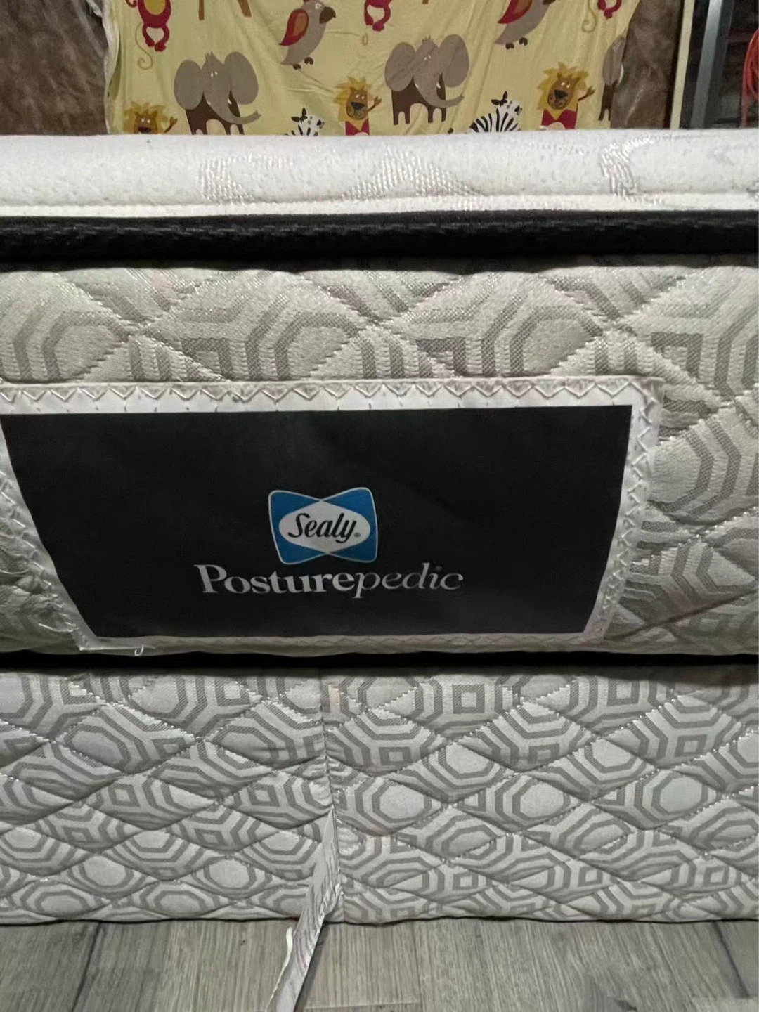Sealy Posturepedic Mattress - photo 3