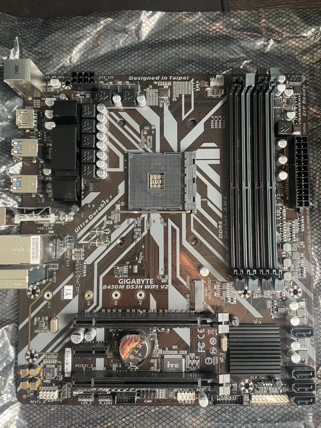 READ DESCRIPTION-Gigabyte B450M DS3H WiFi V2 Motherboard - photo 2
