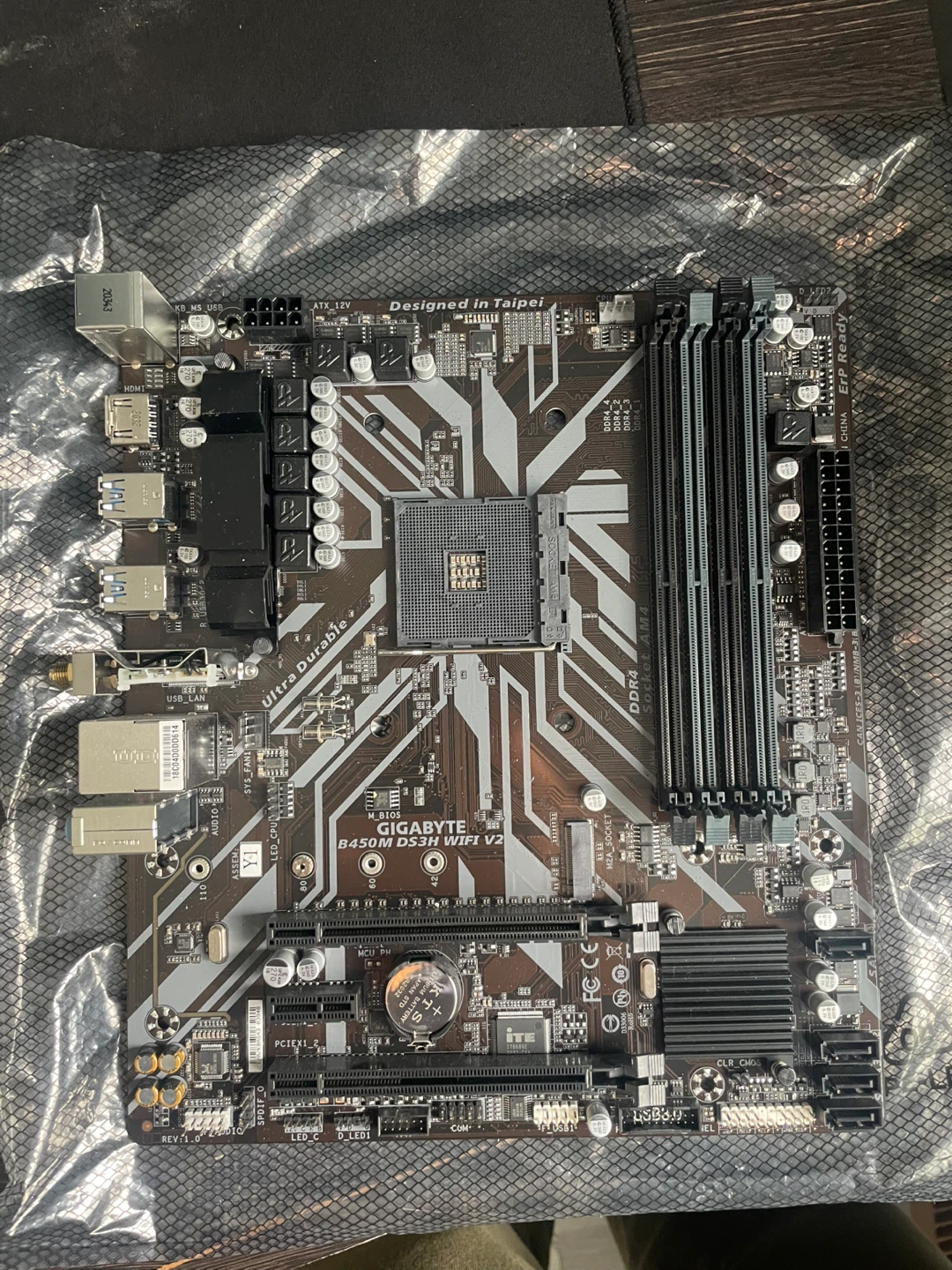 READ DESCRIPTION-Gigabyte B450M DS3H WiFi V2 Motherboard - photo 3