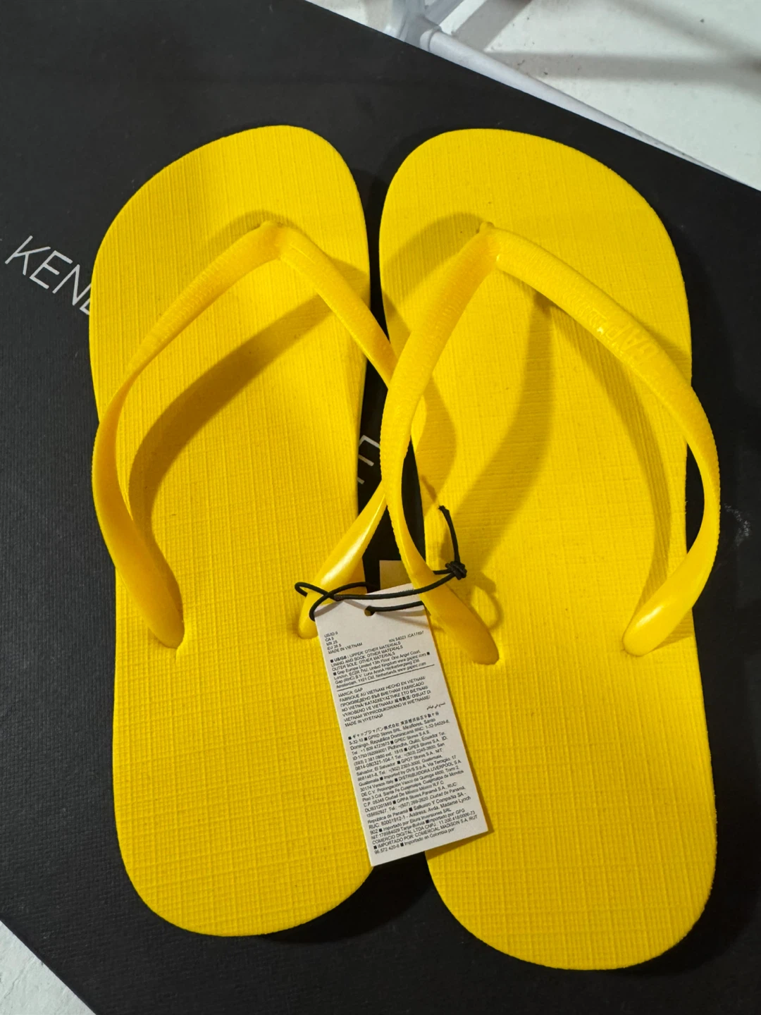 Brand New Gap Yellow Flip Flops Size 8