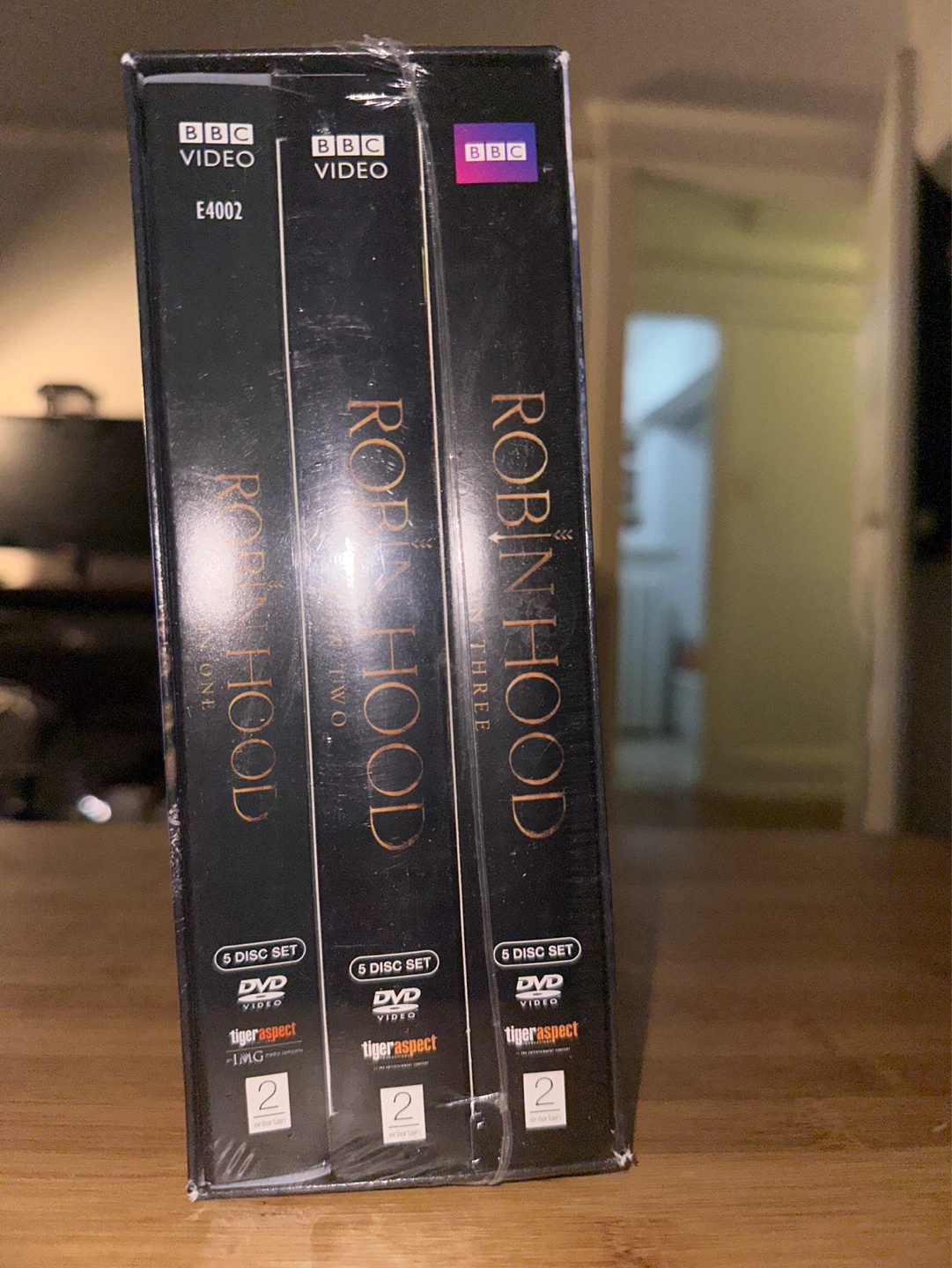 Robin Hood: The Complete Series DVD Box Set (15 Discs) - photo 2