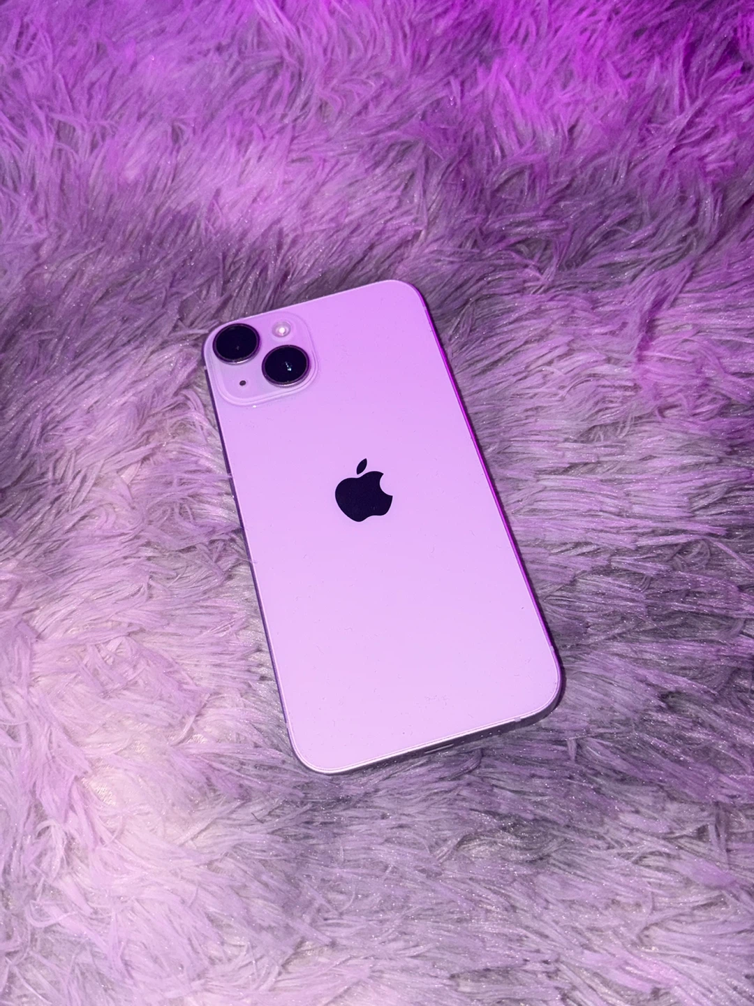 Apple iPhone 14 in Purple