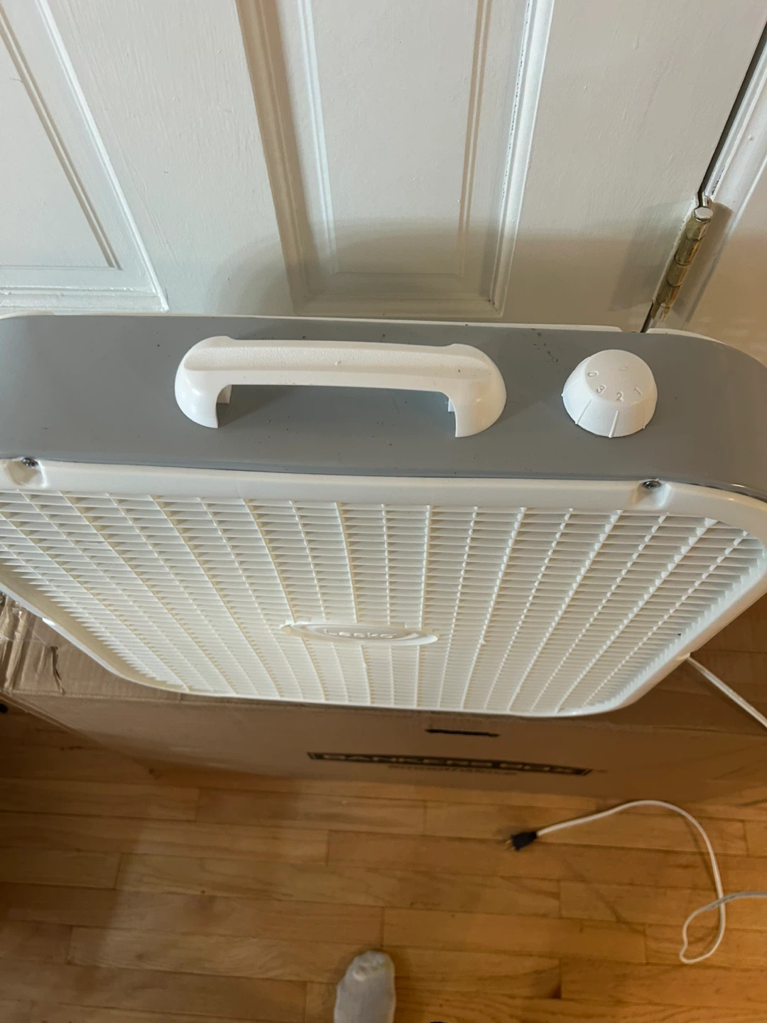 Lasko box fan, indoor or outdoor use - photo 2