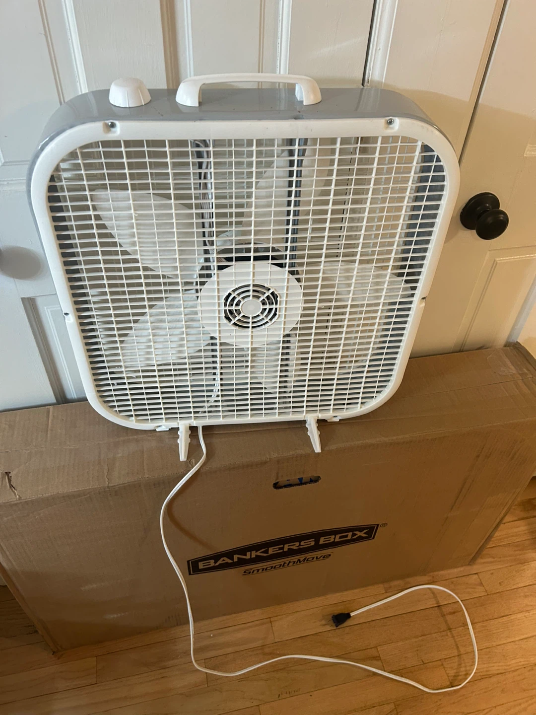 Lasko box fan, indoor or outdoor use - photo 3