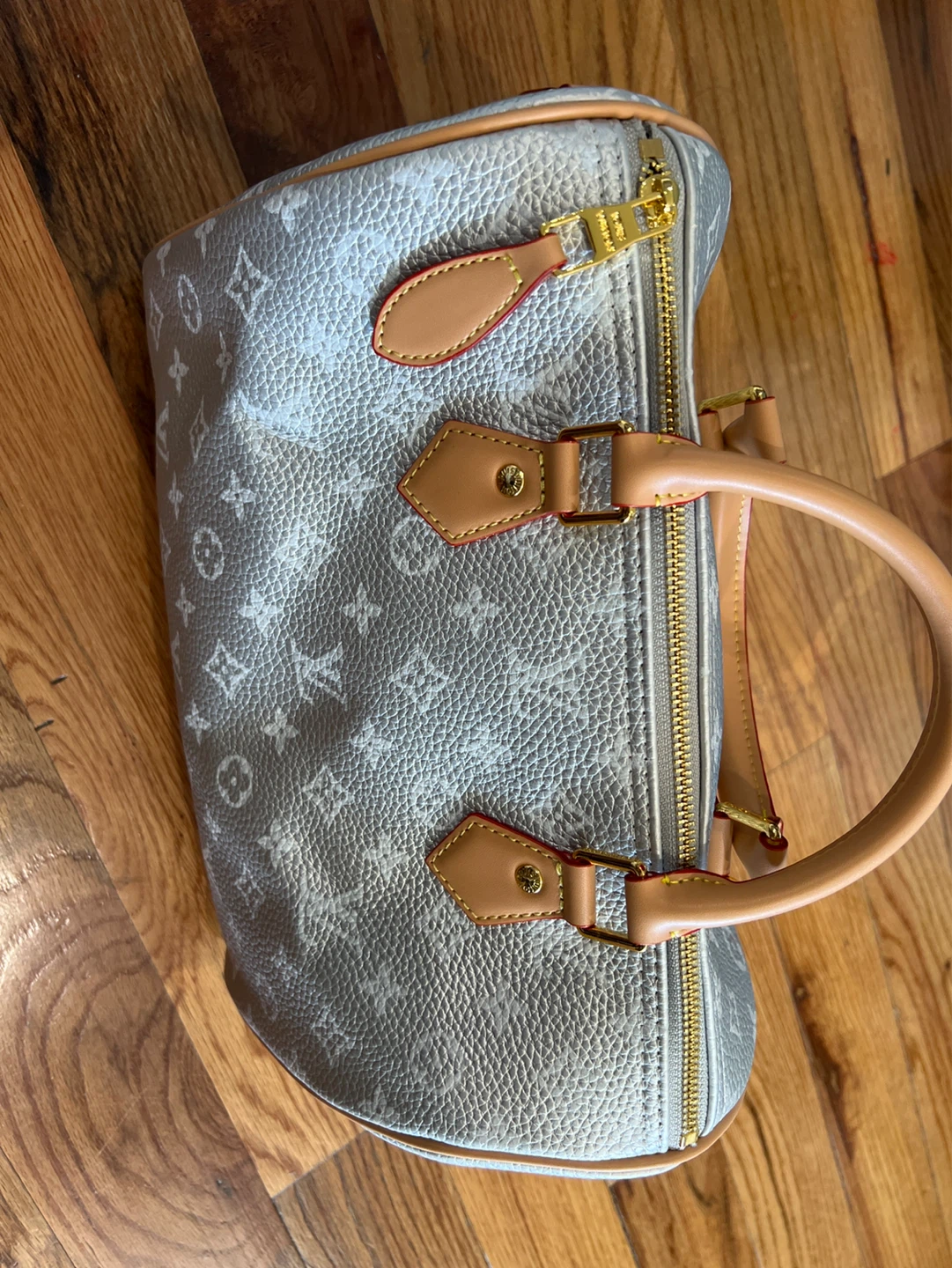 ✨ Elegant designer-style cream handbag ✨