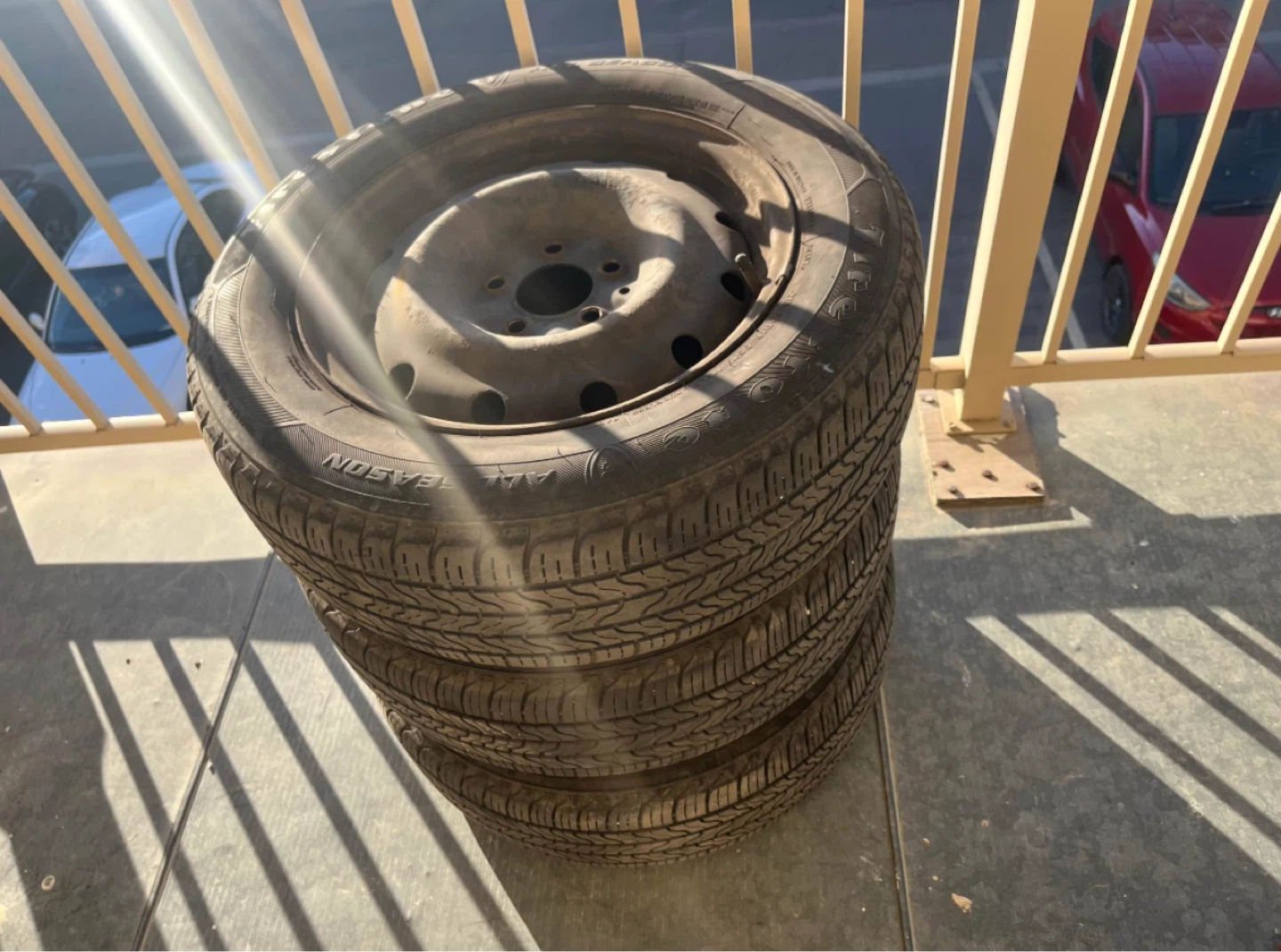 All season Set of 3(three)used tires (215 60 R16) - photo 3