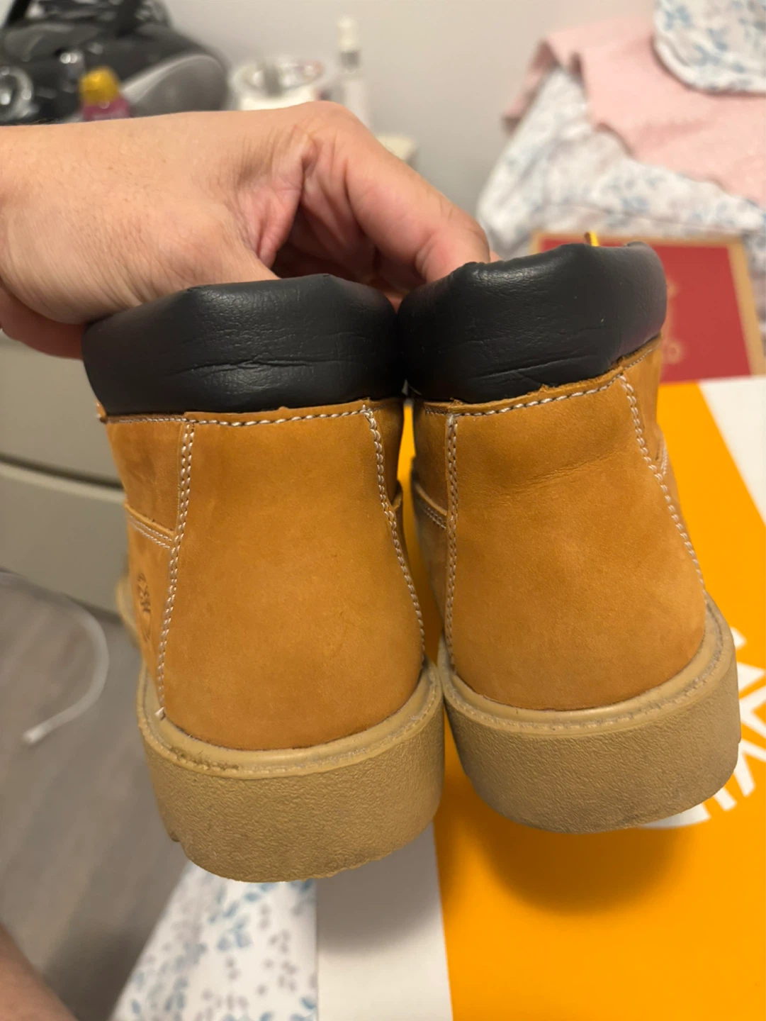 Slightly used Timberland Boys' Classic Boots Size 4 - photo 3