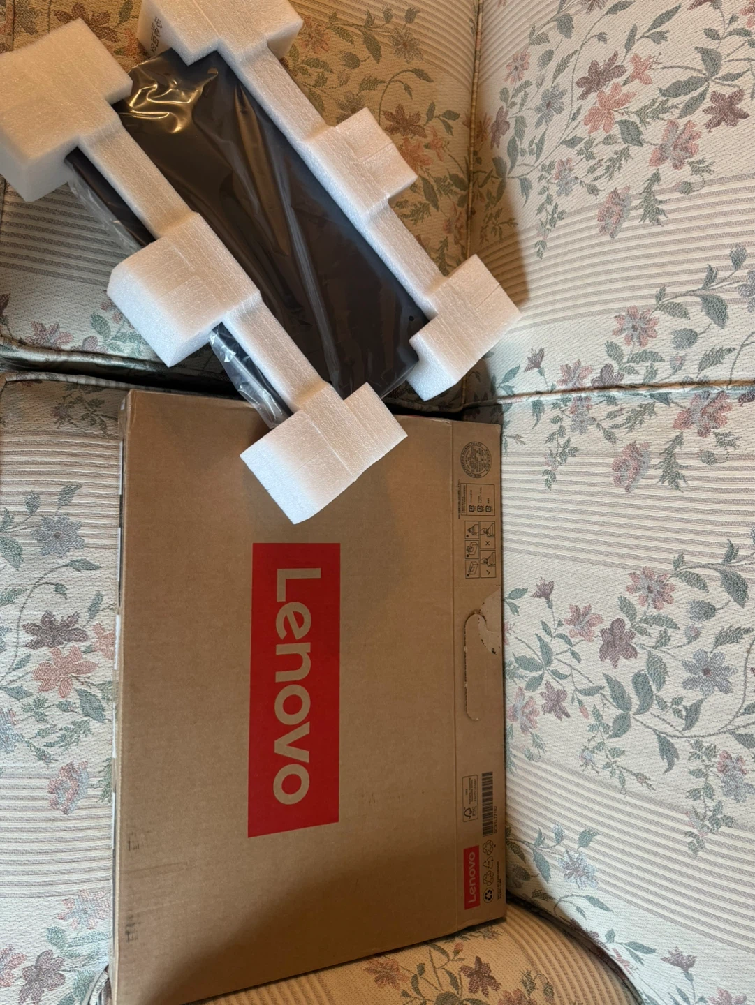 Lenovo IdeaPad 1i Laptop 16GB+512GB