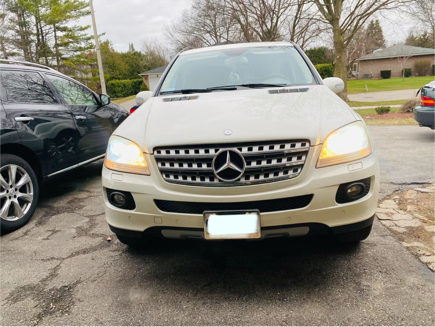 White Mercedes-Benz ML 320 CDI 4MATIC SUV