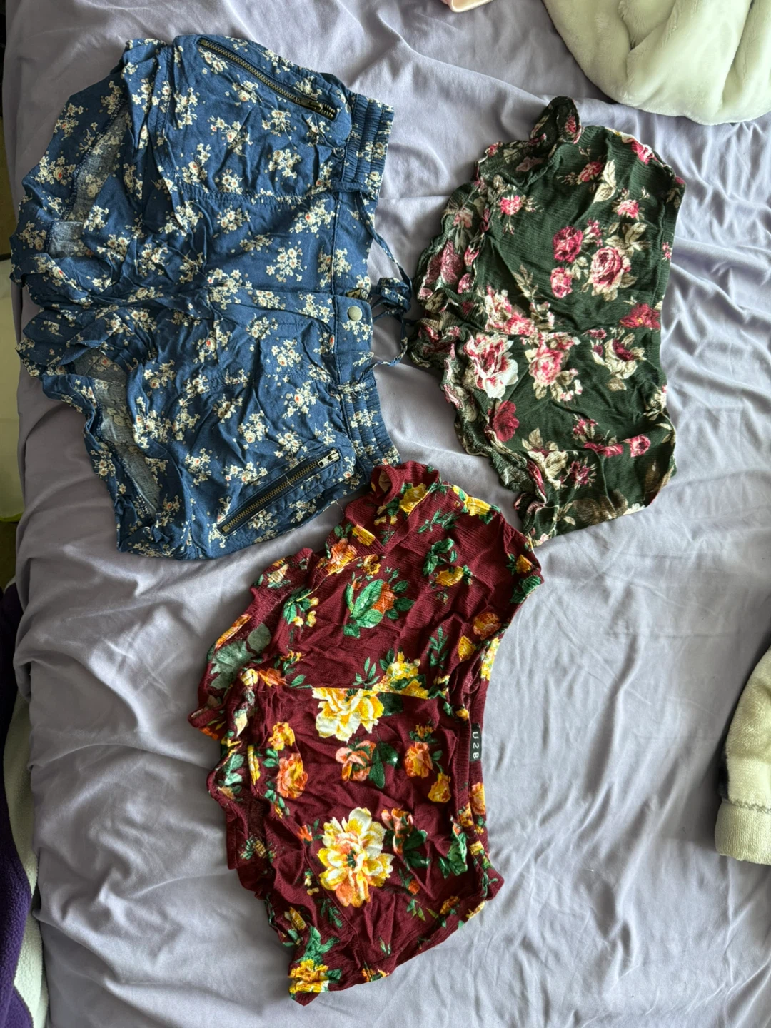3 floral print shorts