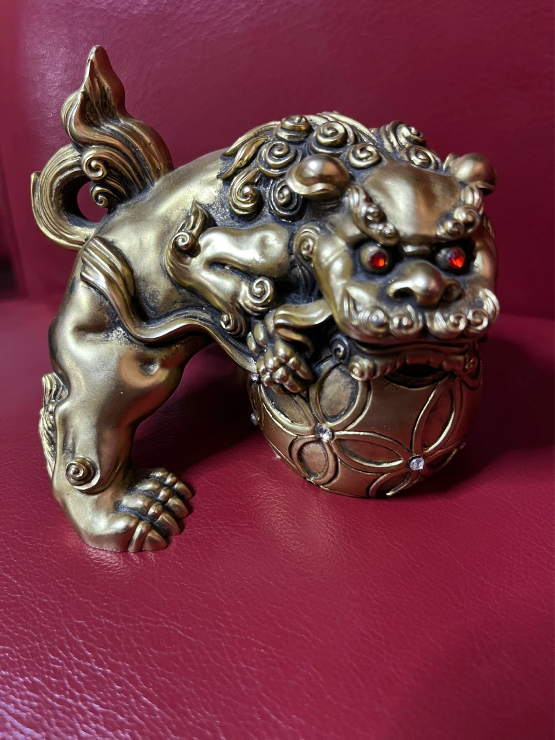Gold tone Foo Dog Statue With Red Eyes Guardian Lion 🦁