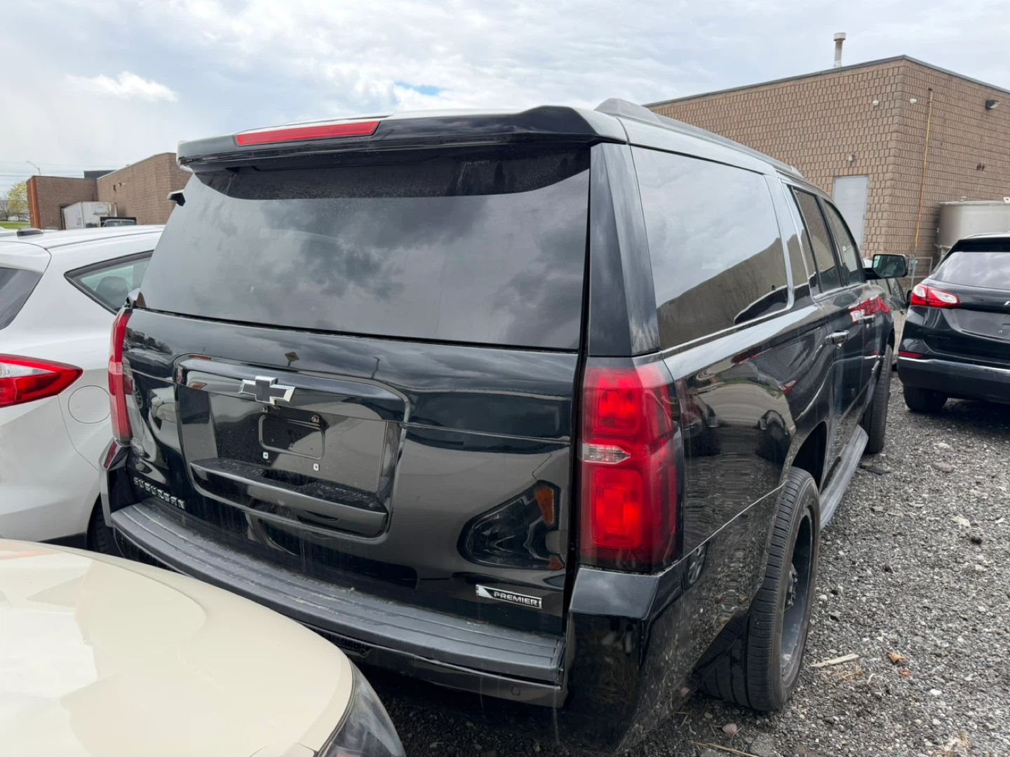 2019 Chevrolet Suburban 4WD 1500 LT - photo 3