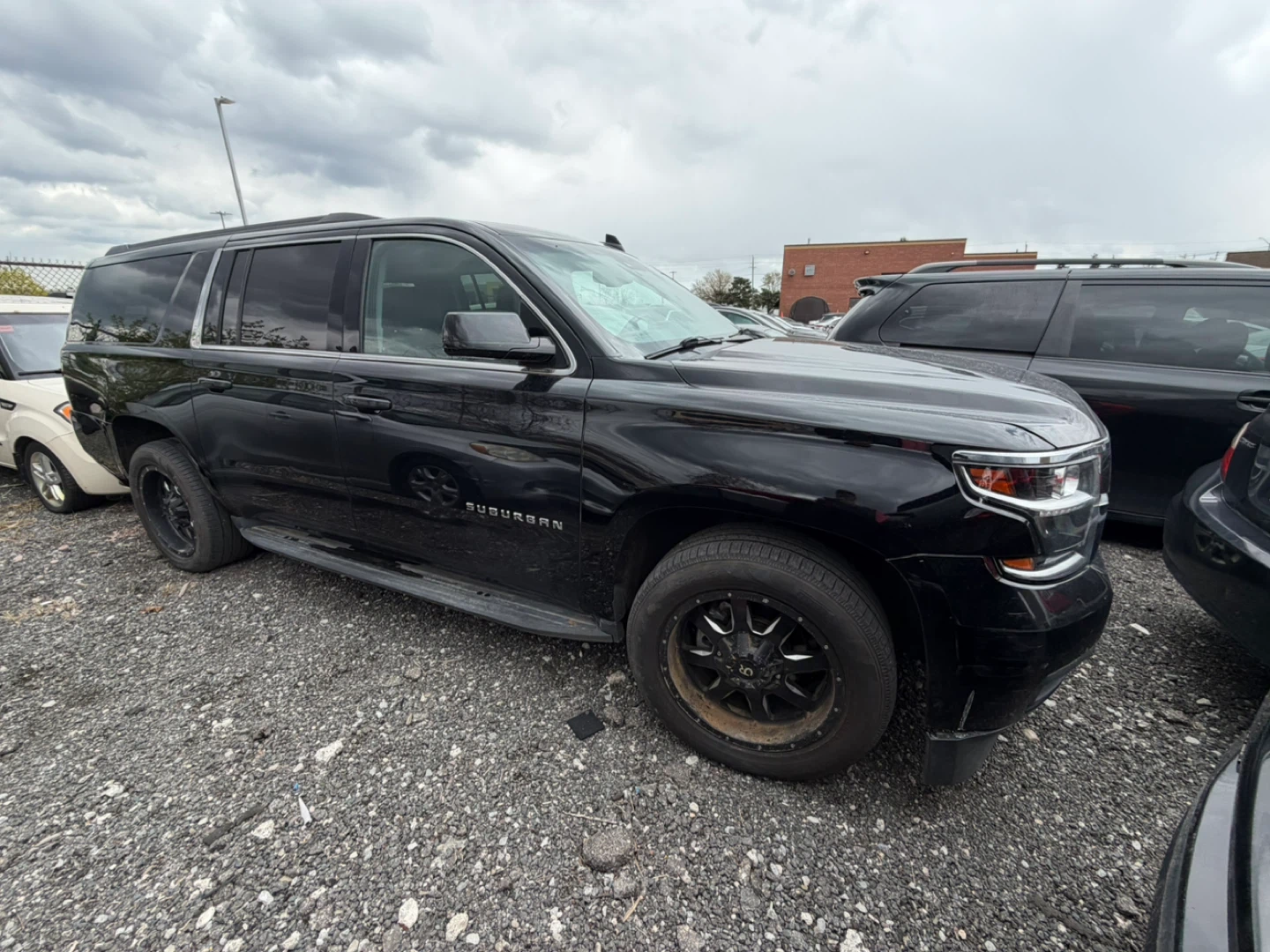 2019 Chevrolet Suburban 4WD 1500 LT - photo 2