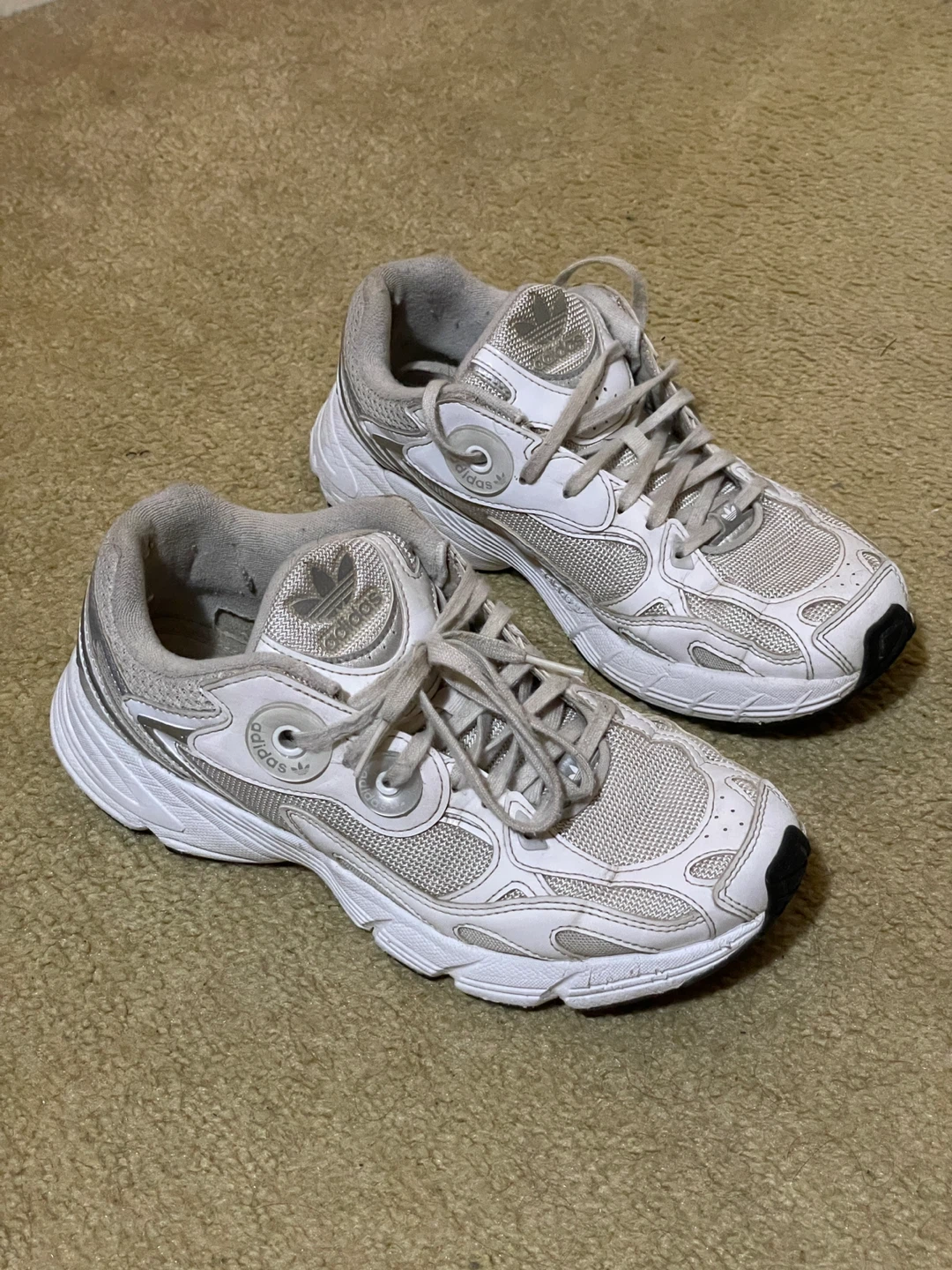 Adidas White & Silver Shoes Size 8