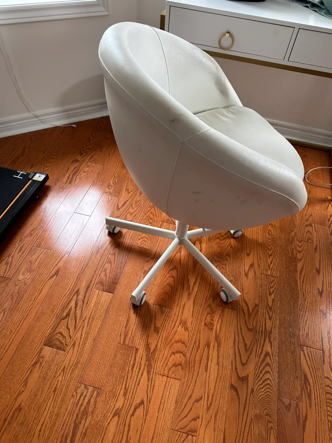 White Office Chair - photo 4