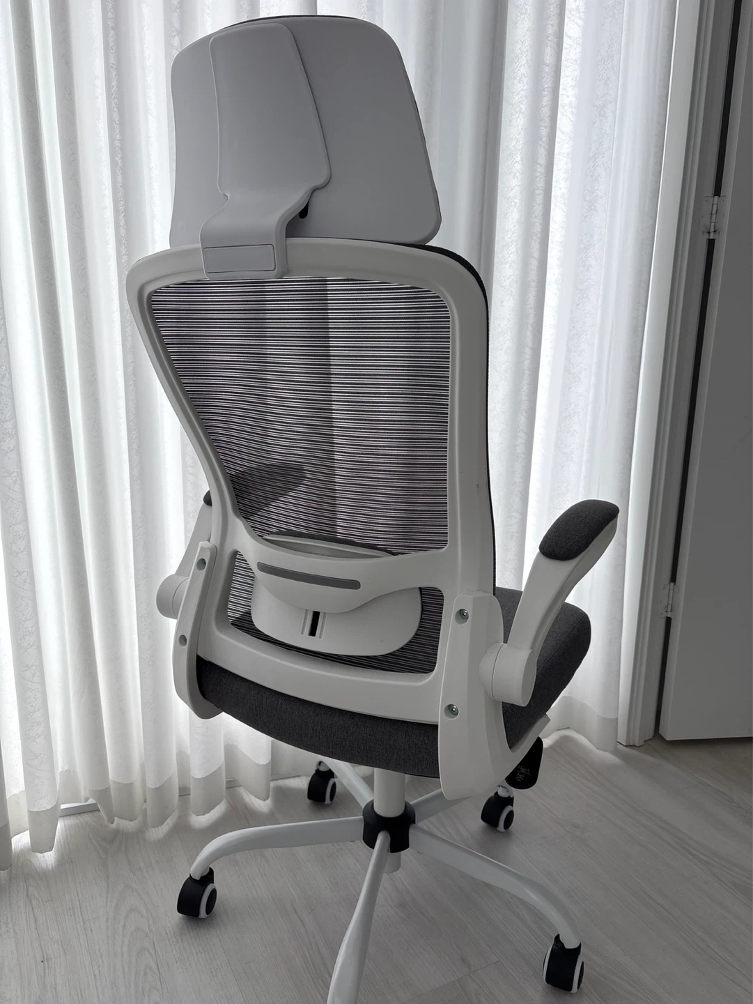 Ergonomic Mesh Office Chair - photo 2