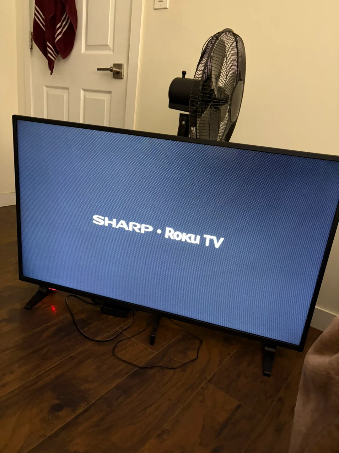 SHARP Roku TV 50” - photo 3
