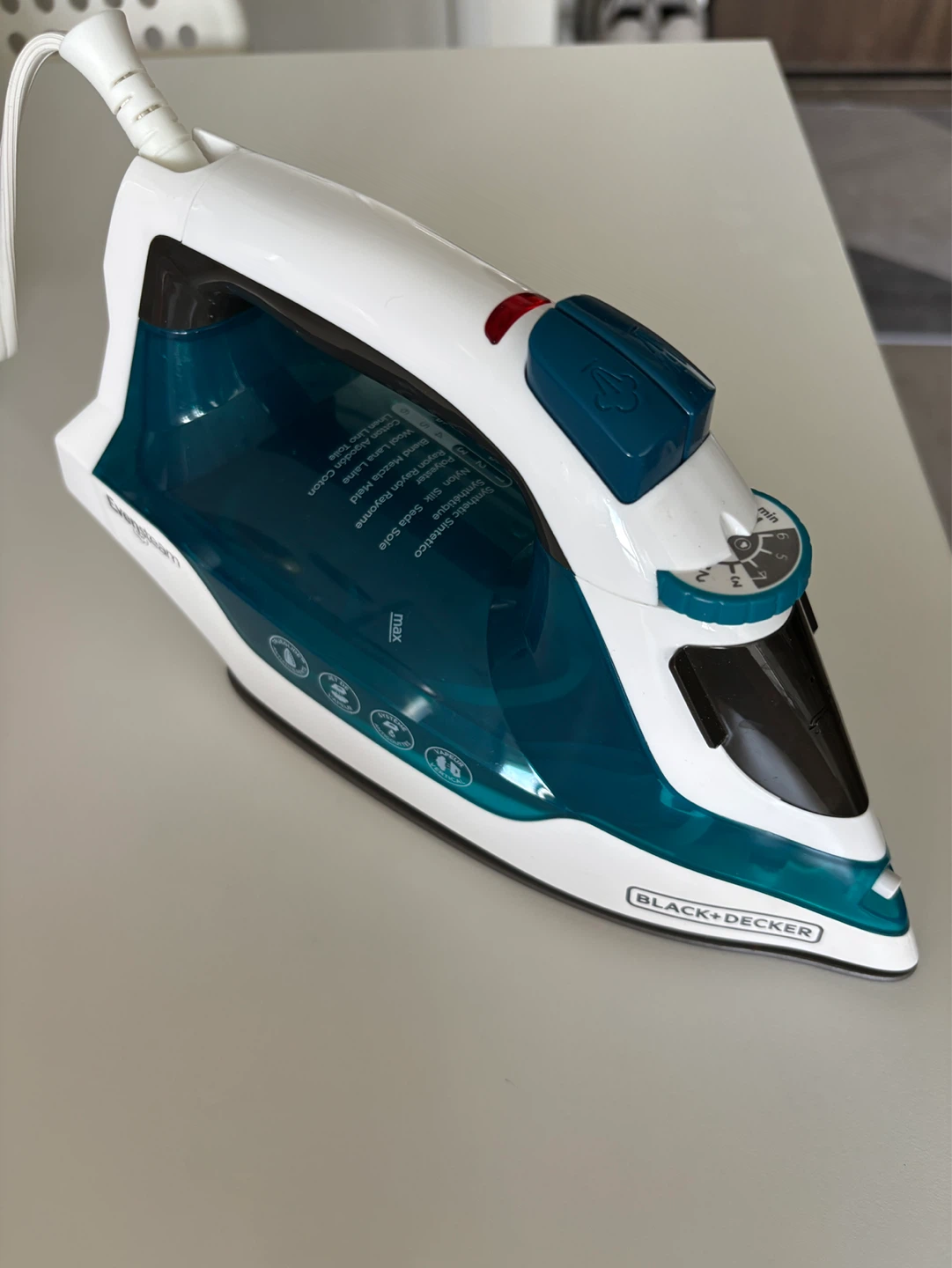 💨 BLACK+DECKER EasySteam Compact Steam Iron - Used Only Once! - photo 2