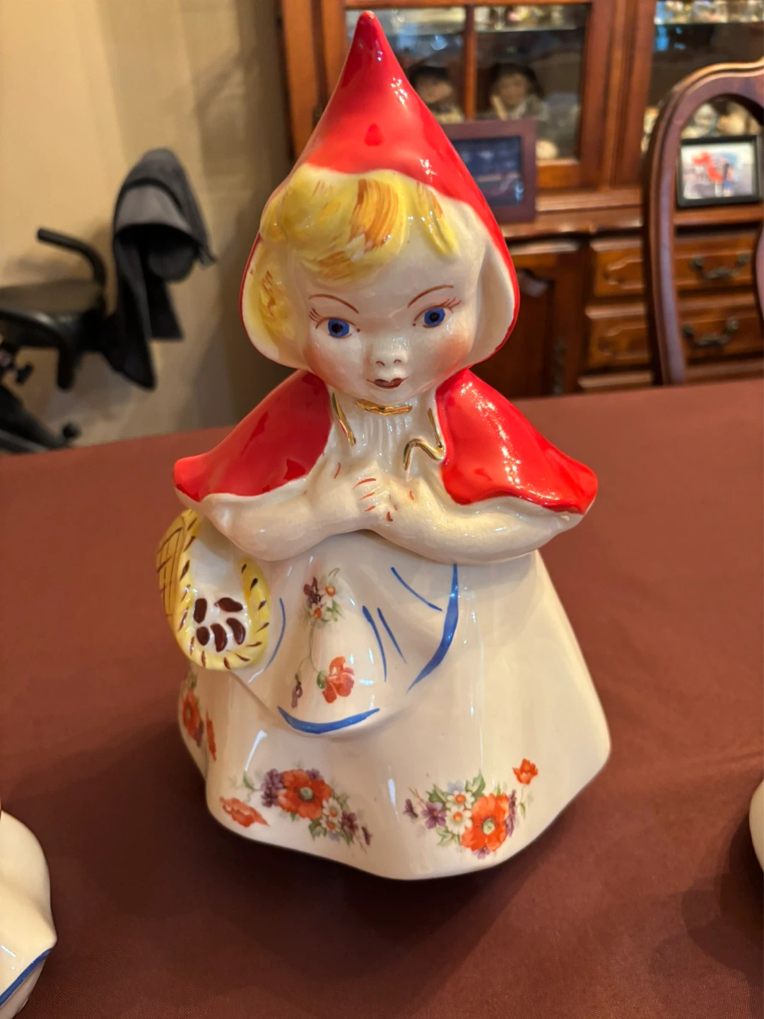 Little Red Riding Hood Ceramic Figurine Creamer - photo 2