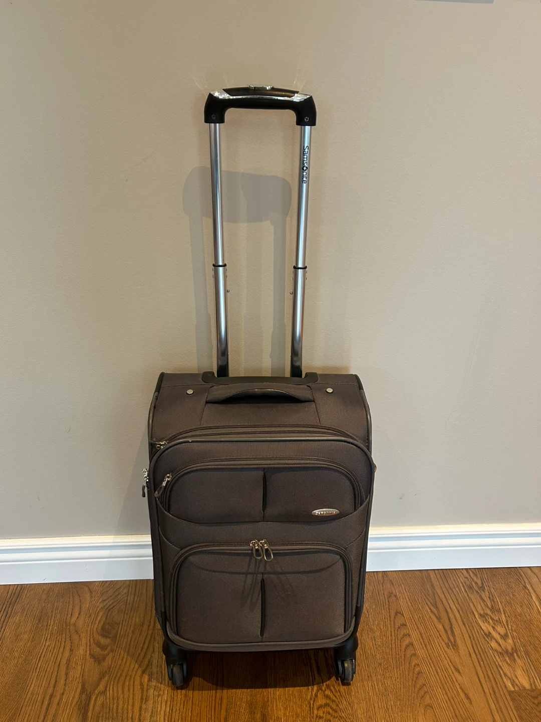 EXPANDABLE SAMSONITE 22” TALL SPINNER SUITCASE (SEE LISTING)