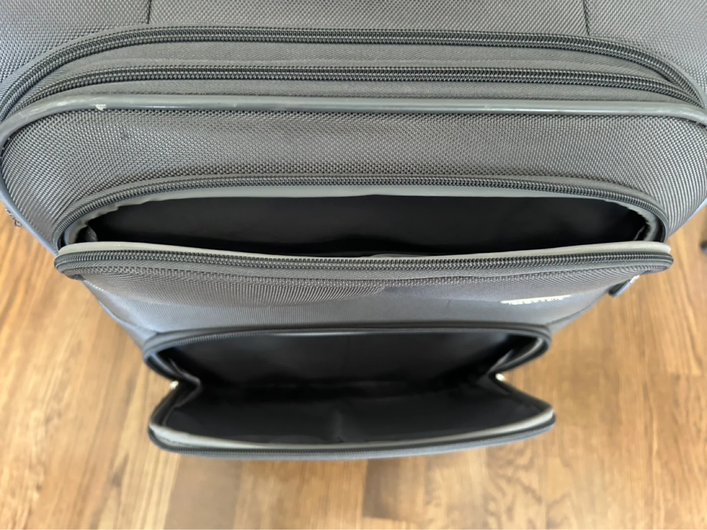 EXPANDABLE SAMSONITE 22” TALL SPINNER SUITCASE (SEE LISTING) - photo 5