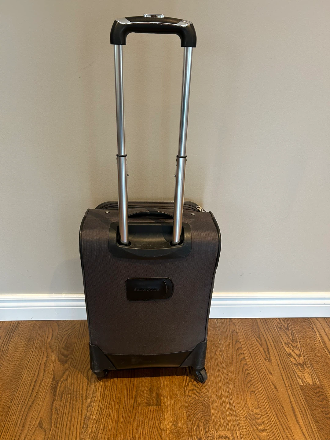 EXPANDABLE SAMSONITE 22” TALL SPINNER SUITCASE (SEE LISTING) - photo 2