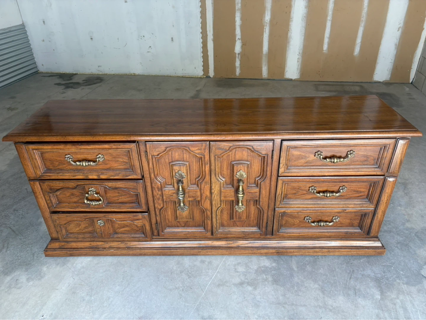 Free delivery used Vintage Wood Dresser with 9 Drawers - photo 4